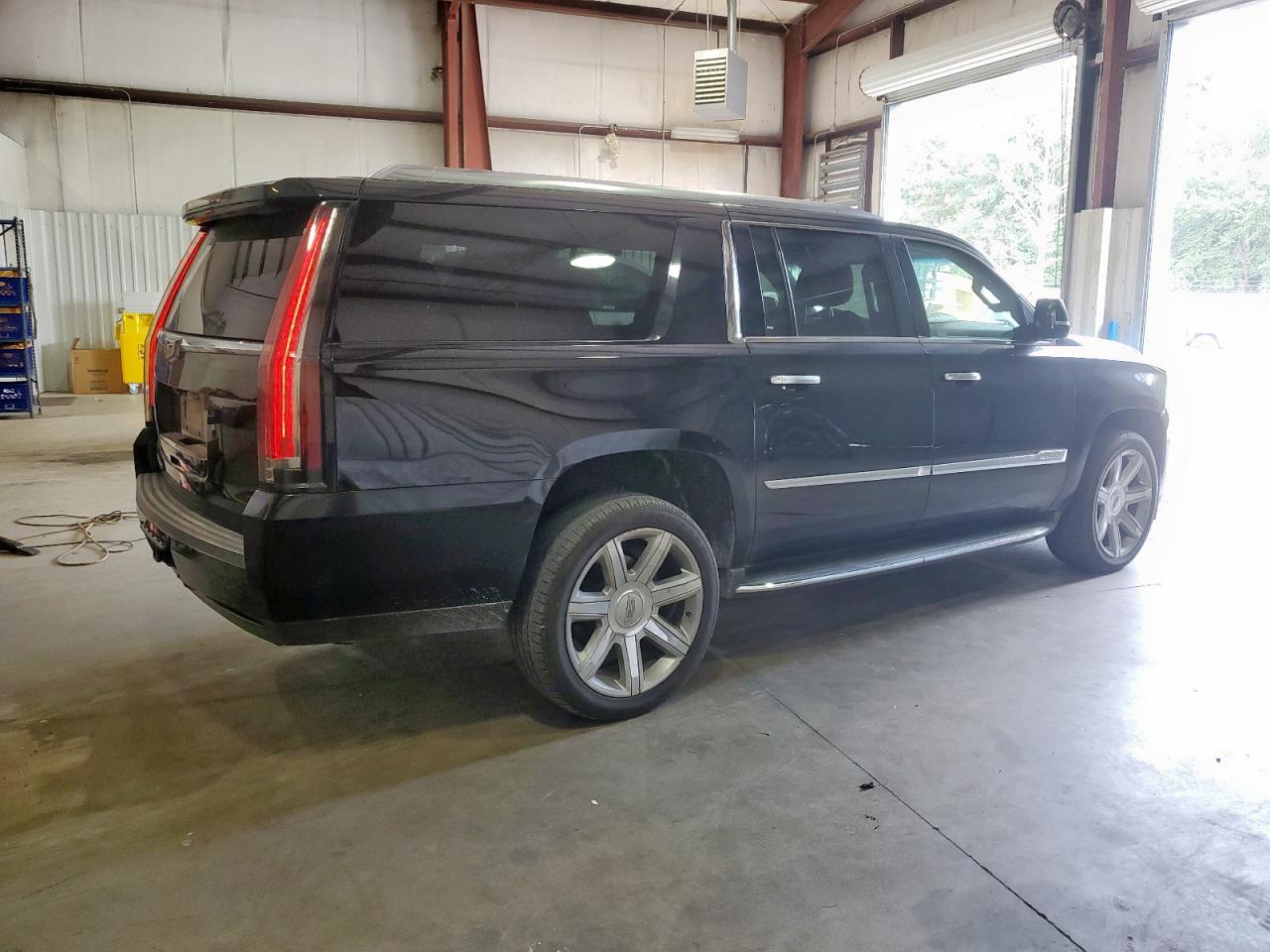 CADILLAC ESCALADE ESV LUXURY