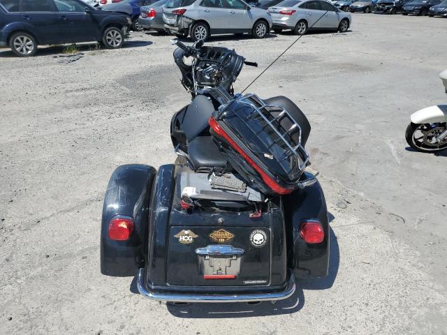 2017 HARLEY-DAVIDSON FLHTCUTG TRI GLIDE ULTRA 1HD1MAD18HB853553