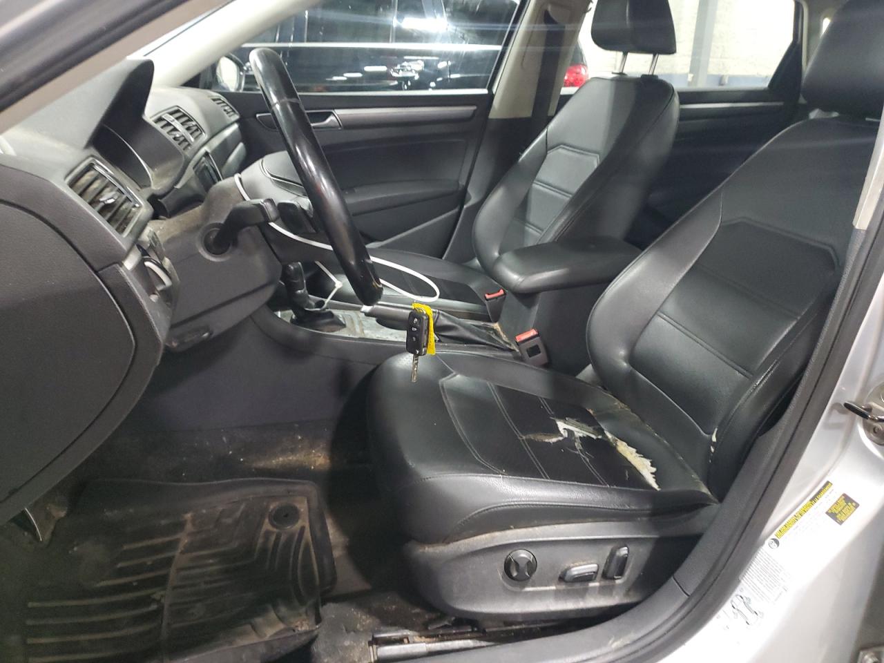 VOLKSWAGEN PASSAT R-LINE