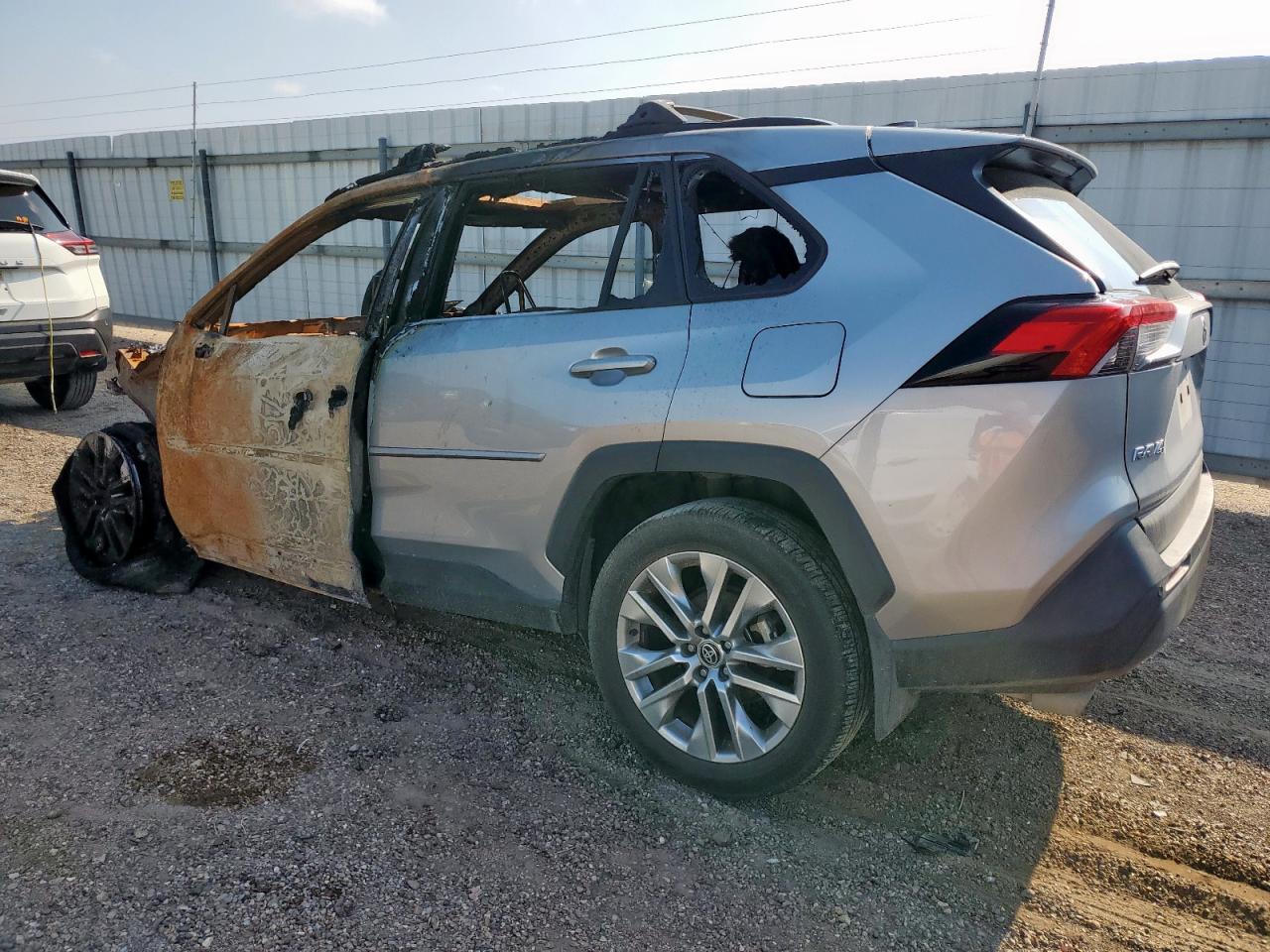 TOYOTA RAV4 XLE PREMIUM