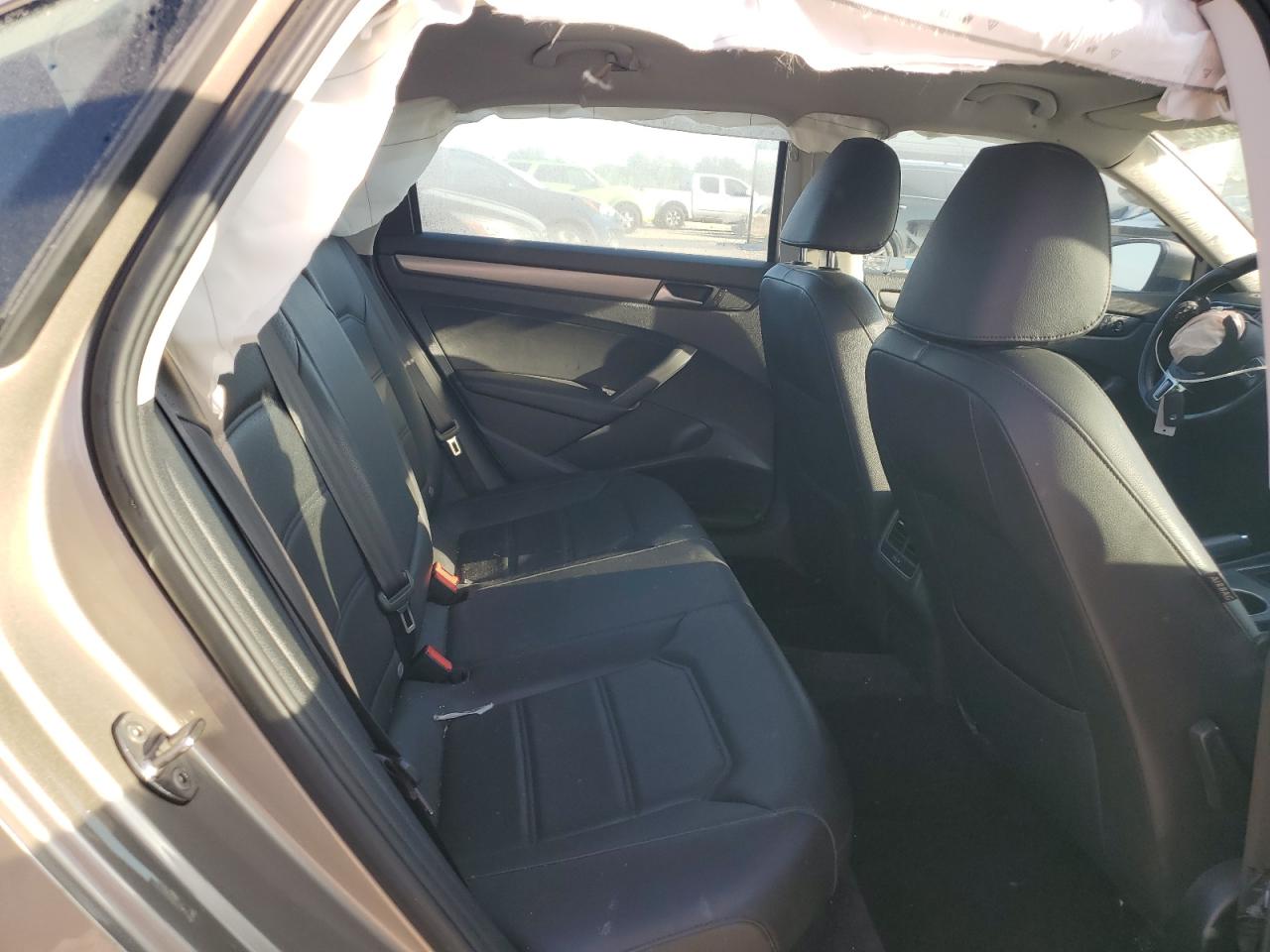 VOLKSWAGEN PASSAT SE