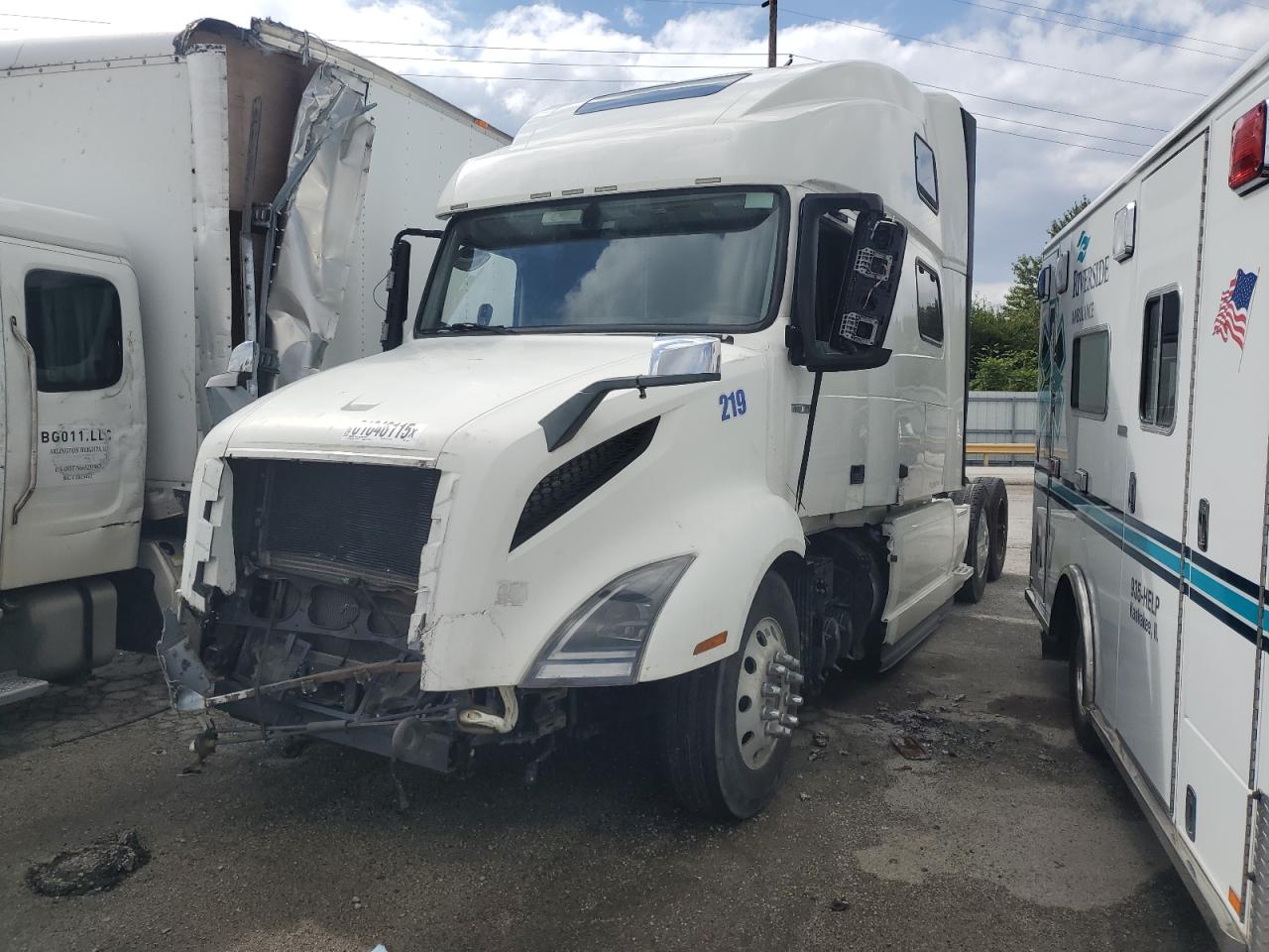 Lot #3262220114 2020 VOLVO VNL