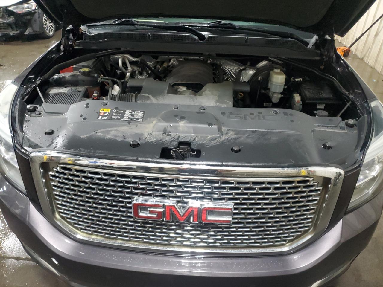 GMC YUKON K1500 SLT