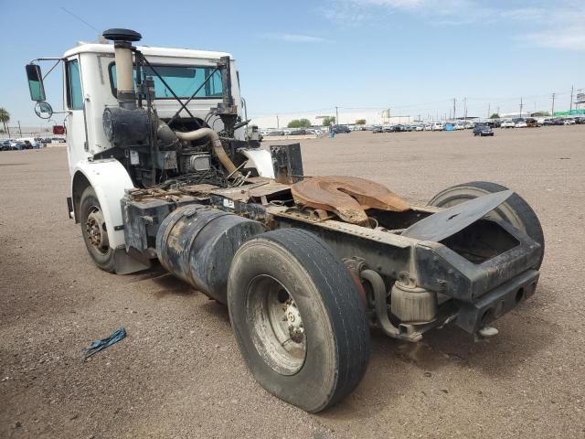 VOLVO XPEDITOR W 2000 white tractor diesel 4V1D42HE9YN238317 photo #3