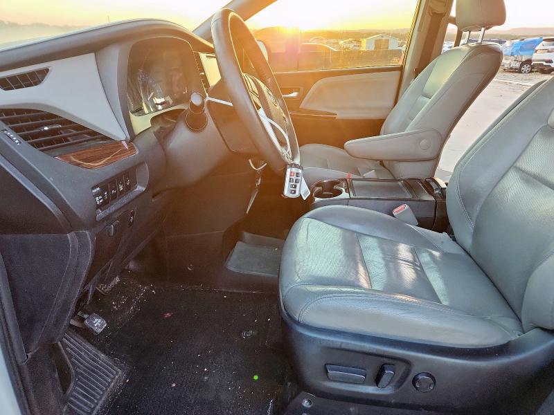 2016 TOYOTA SIENNA XLE 5TDYK3DCXGS752895