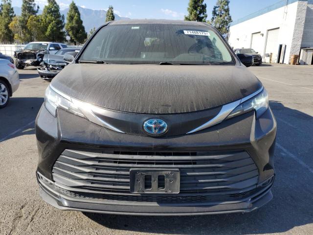 2021 TOYOTA SIENNA LE 5TDKRKEC0MS047447