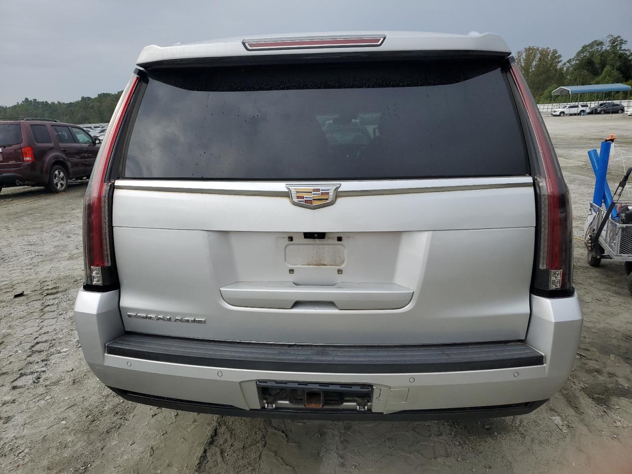 CADILLAC ESCALADE ESV LUXURY
