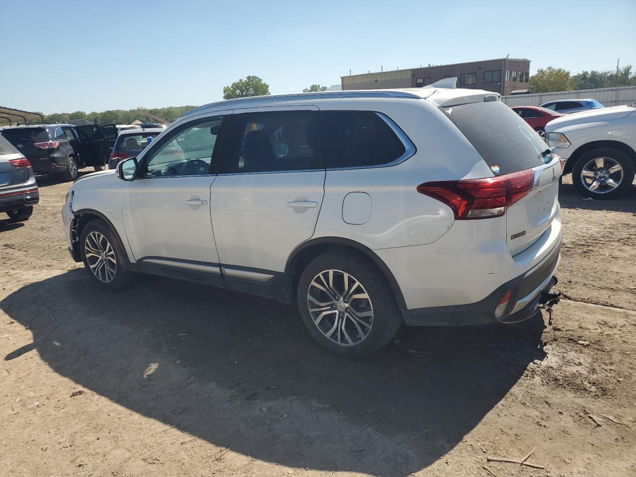 MITSUBISHI OUTLANDER SE