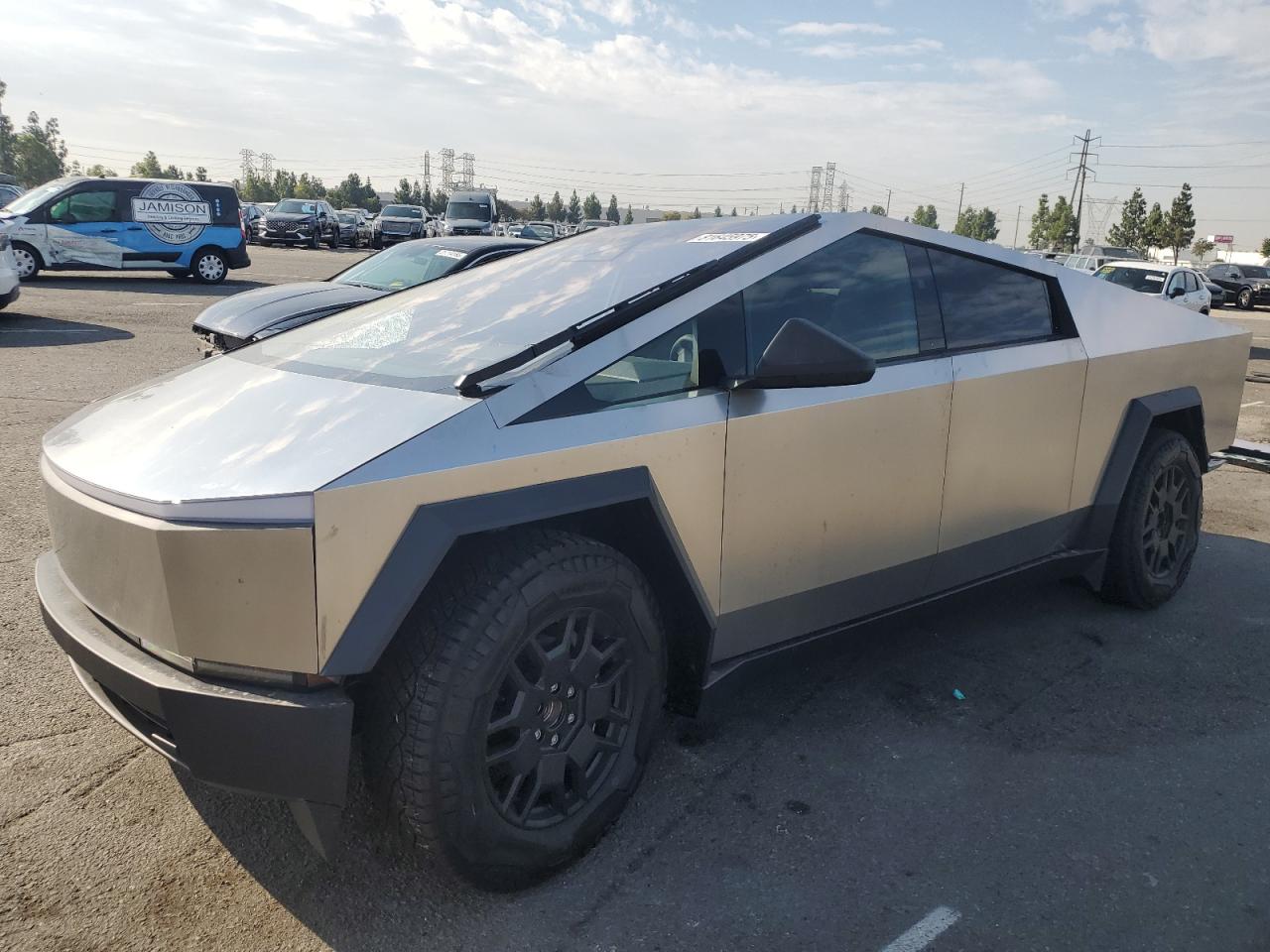 TESLA CYBERTRUCK