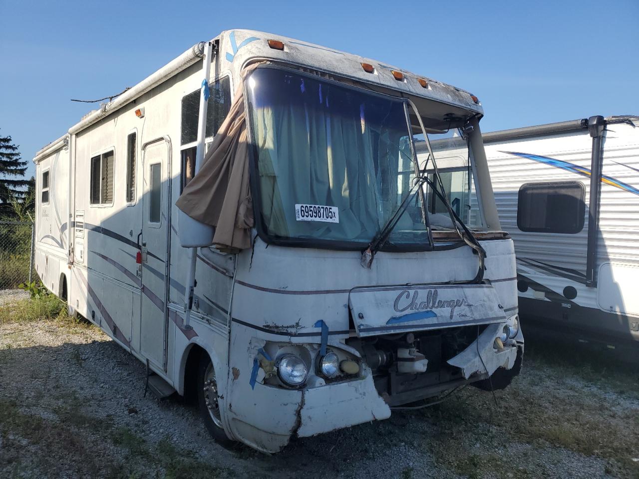 Lot #3246121113 2000 WORKHORSE CUSTOM CHASSIS MOTORHOME