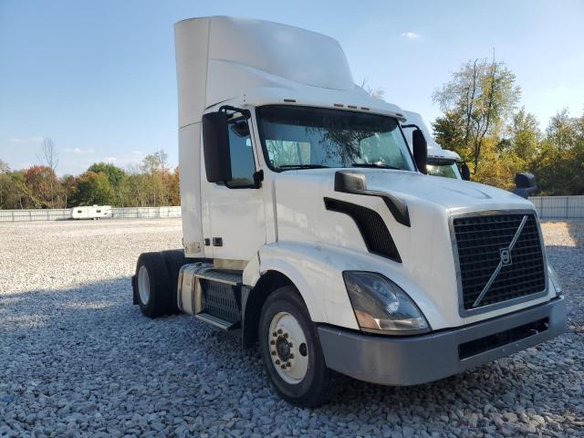 Global Auto Auctions: 2016 VOLVO VNL