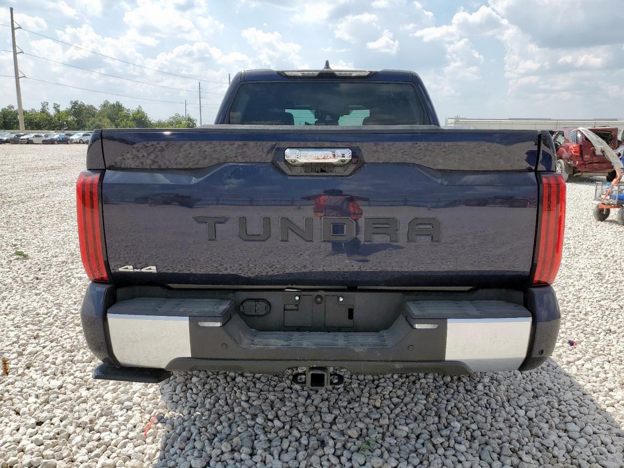 TOYOTA TUNDRA CREWMAX LIMITED