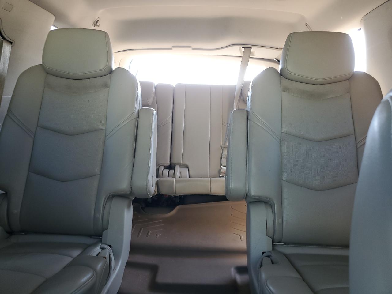 CADILLAC ESCALADE LUXURY