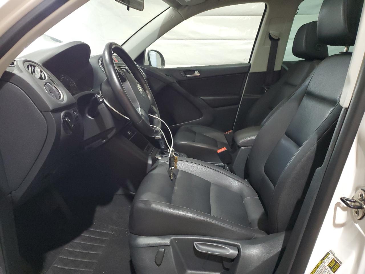 VOLKSWAGEN TIGUAN SE