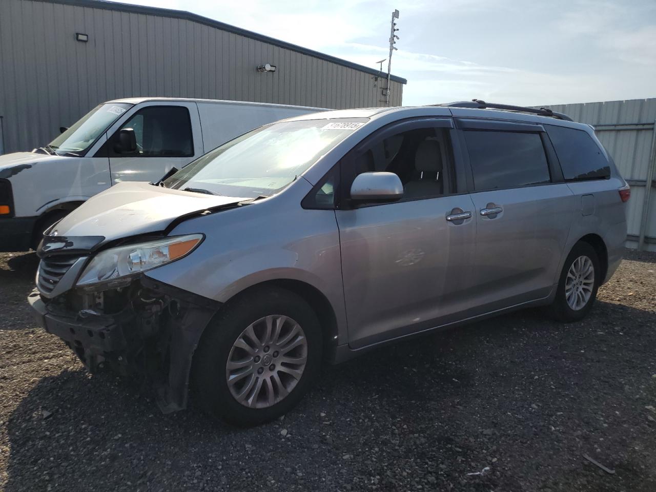  Salvage Toyota Sienna