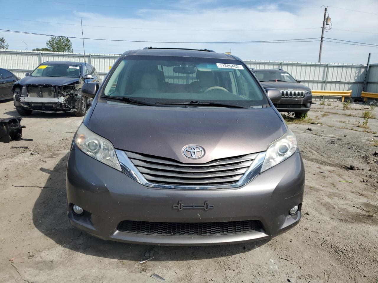 TOYOTA SIENNA XLE