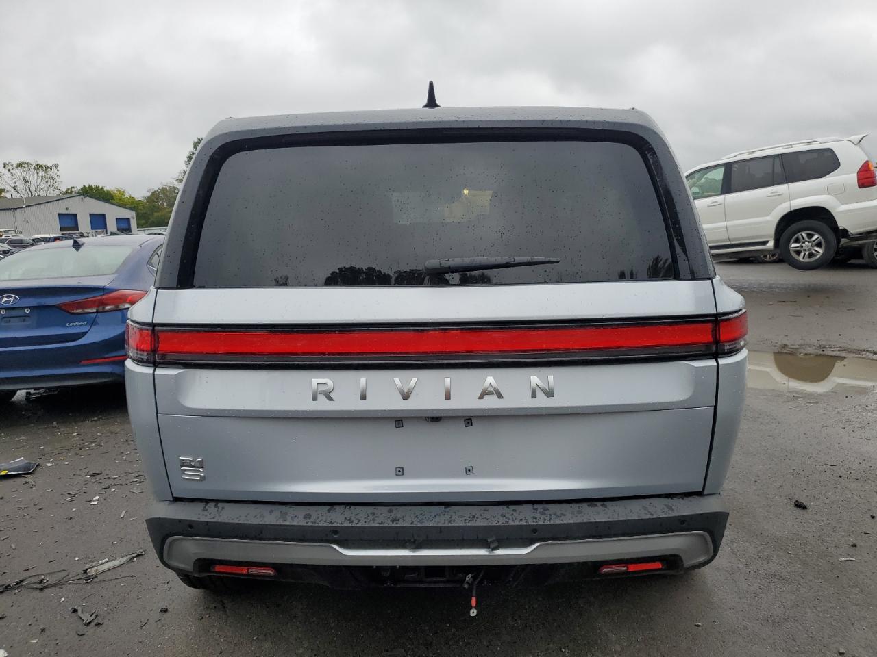 RIVIAN R1S ADVENTURE