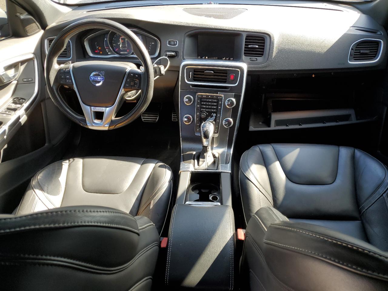 VOLVO V60 T6 R-DESIGN