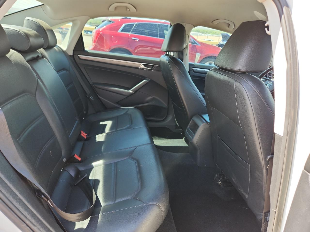 VOLKSWAGEN PASSAT R-LINE