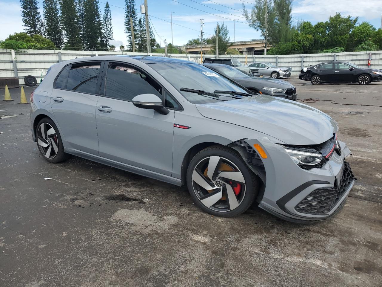 VOLKSWAGEN GOLF GTI SE