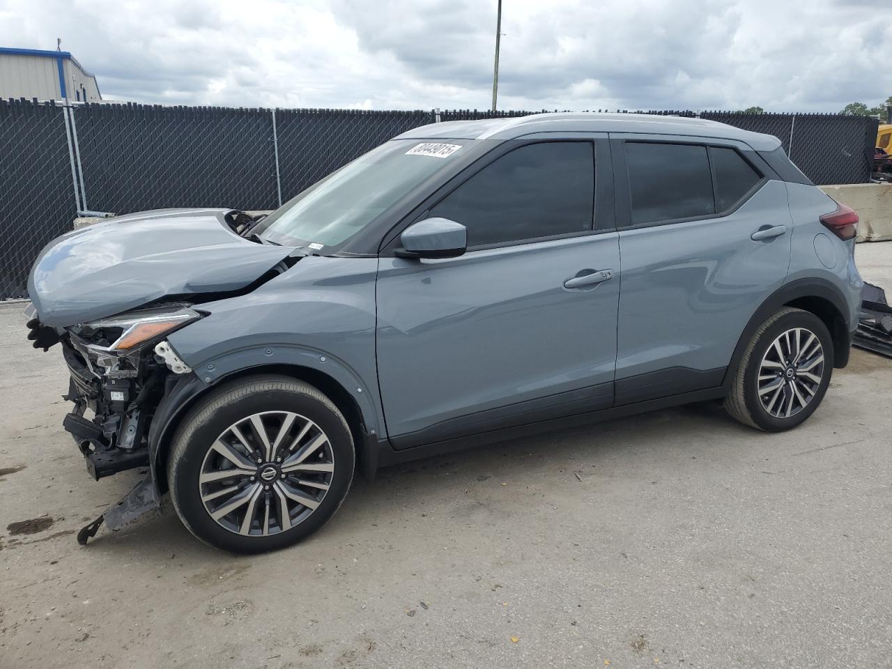 NISSAN KICKS SV