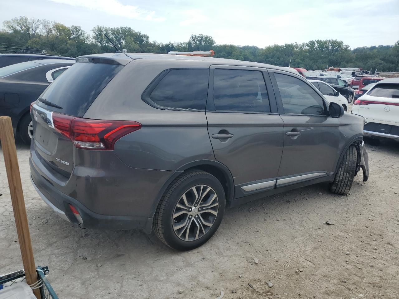 MITSUBISHI OUTLANDER ES