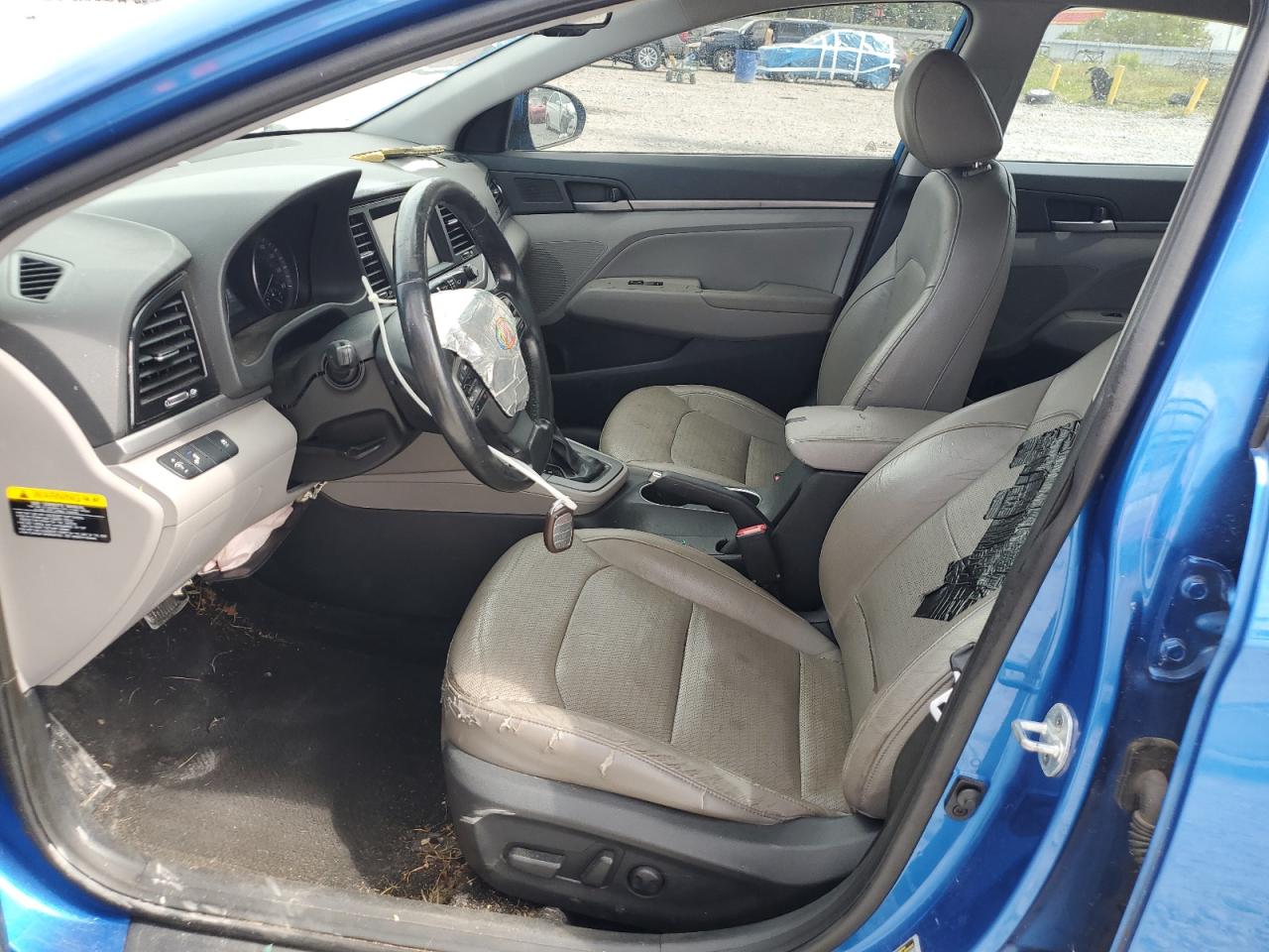 HYUNDAI ELANTRA SE