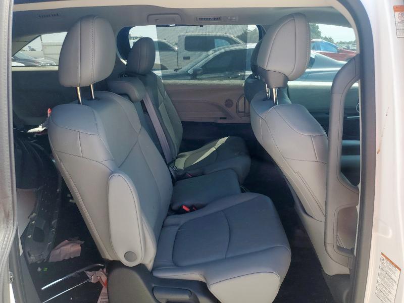 2024 TOYOTA SIENNA XLE - 5TDYRKEC5RS220249