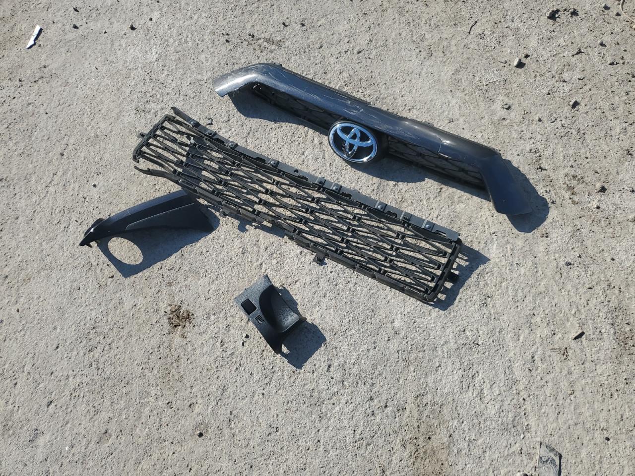 TOYOTA 4RUNNER SR5/SR5 PREMIUM