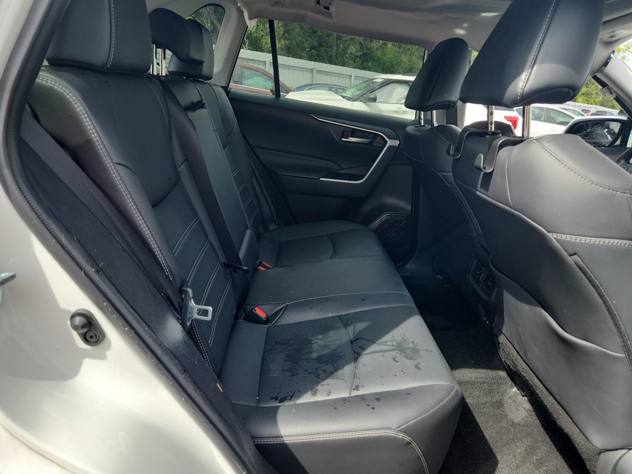 TOYOTA RAV4 XLE PREMIUM