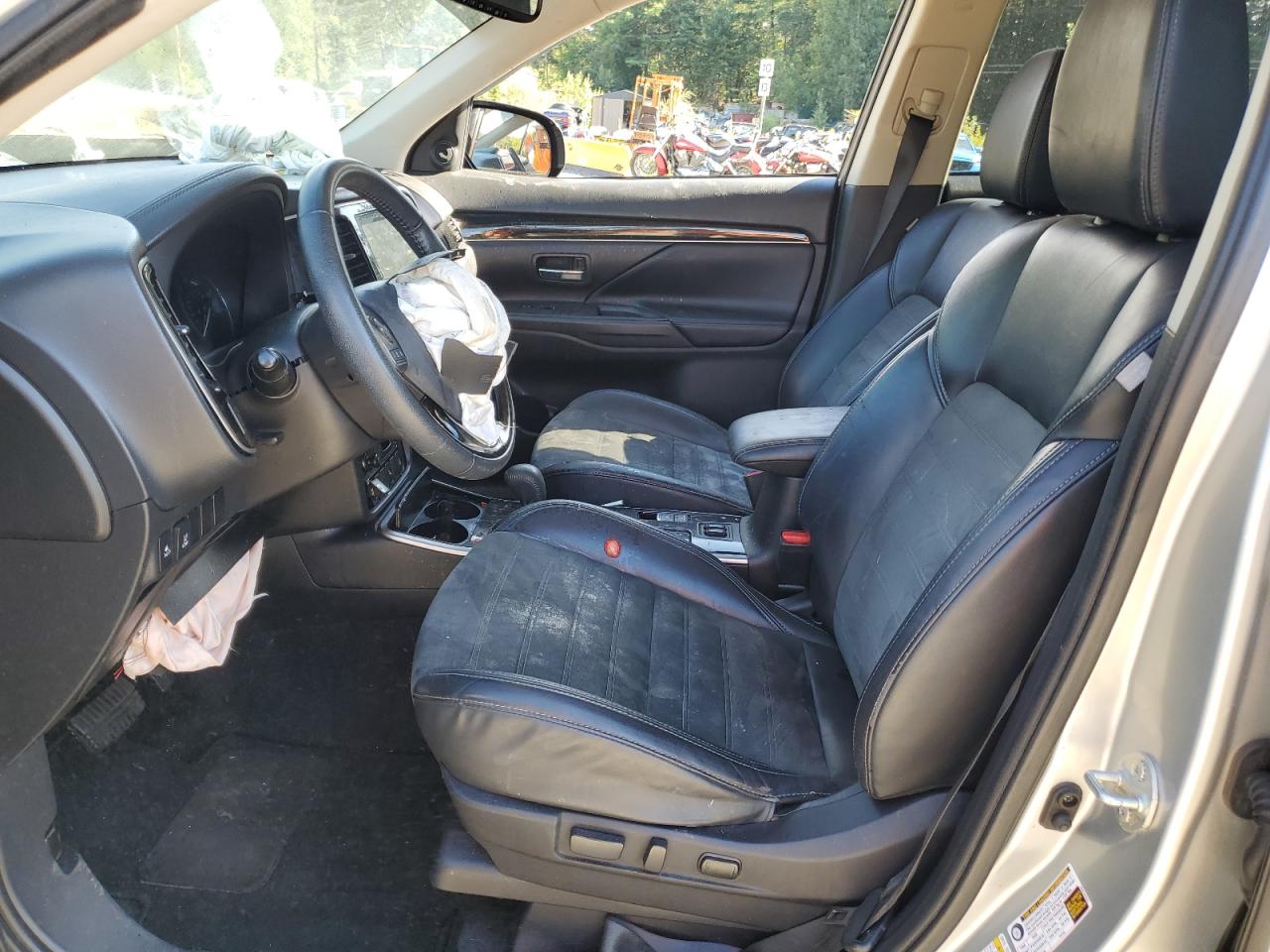 MITSUBISHI OUTLANDER SE