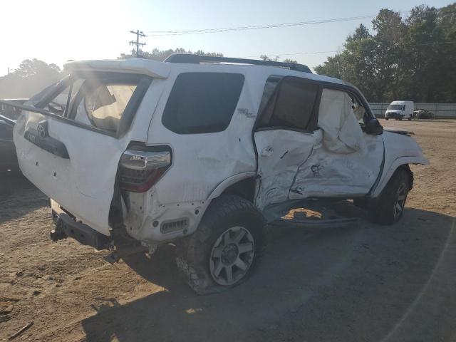 2019 TOYOTA 4RUNNER SR JTEBU5JR8K5717576