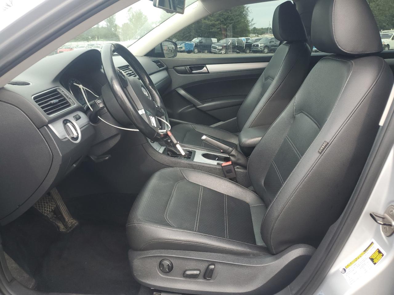 VOLKSWAGEN PASSAT SE