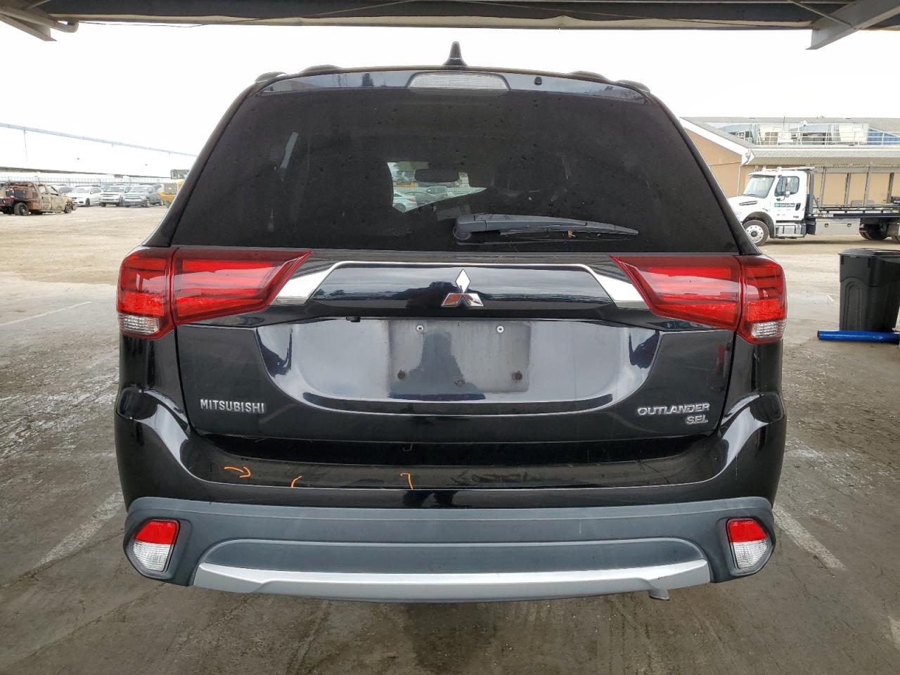 MITSUBISHI OUTLANDER SE