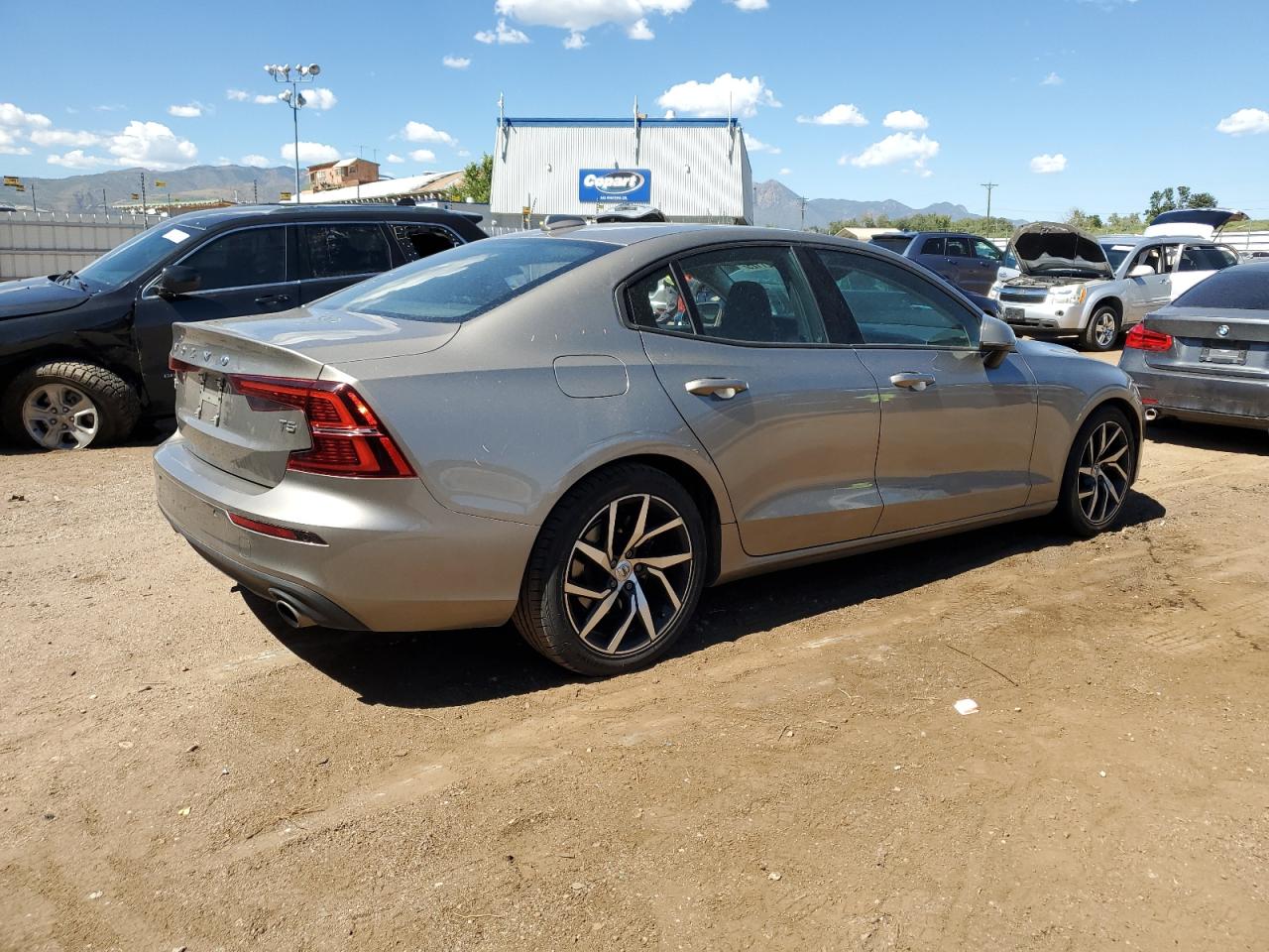VOLVO S60 T5 MOMENTUM