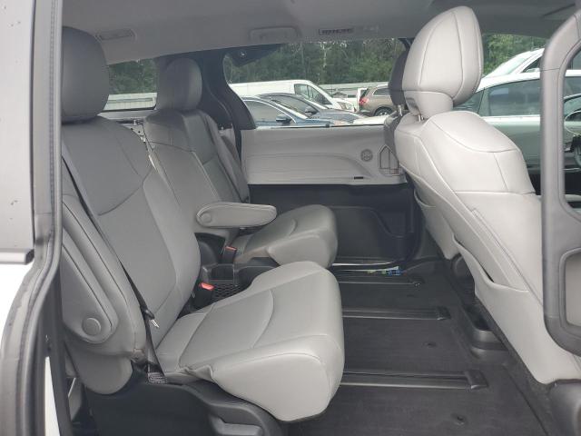 2025 TOYOTA SIENNA XLE 5TDYRKEC6SS240824