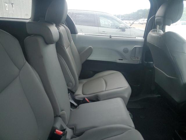 2025 TOYOTA SIENNA XLE 5TDYRKEC4SS255144