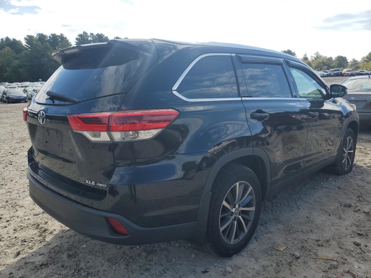 TOYOTA HIGHLANDER SE