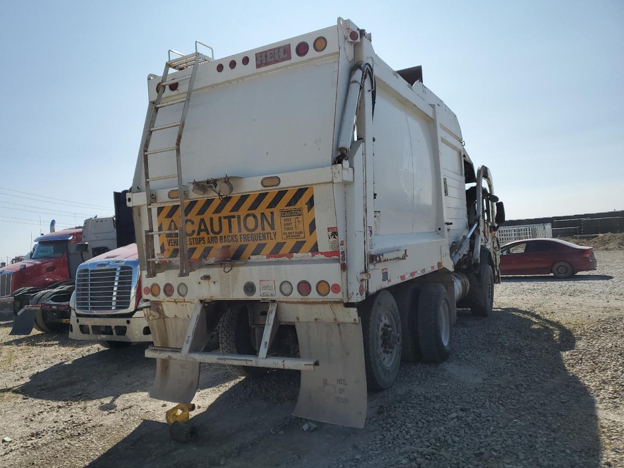 Lot #3263896672 2014 PETERBILT 320