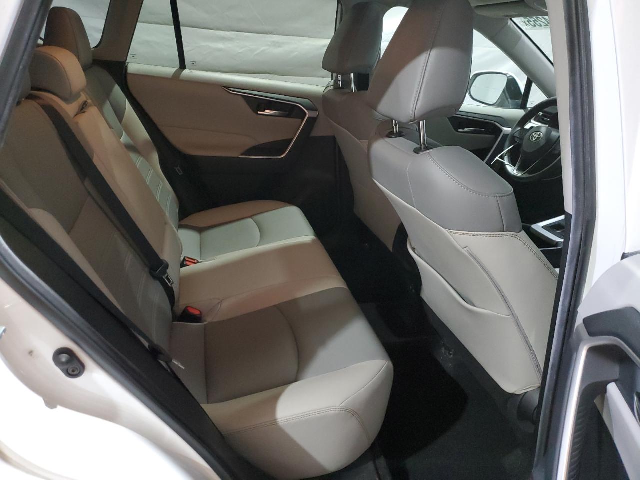 TOYOTA RAV4 XLE PREMIUM