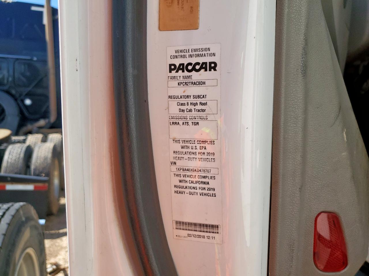 Lot #3284643376 2019 PETERBILT TRACTOR 579