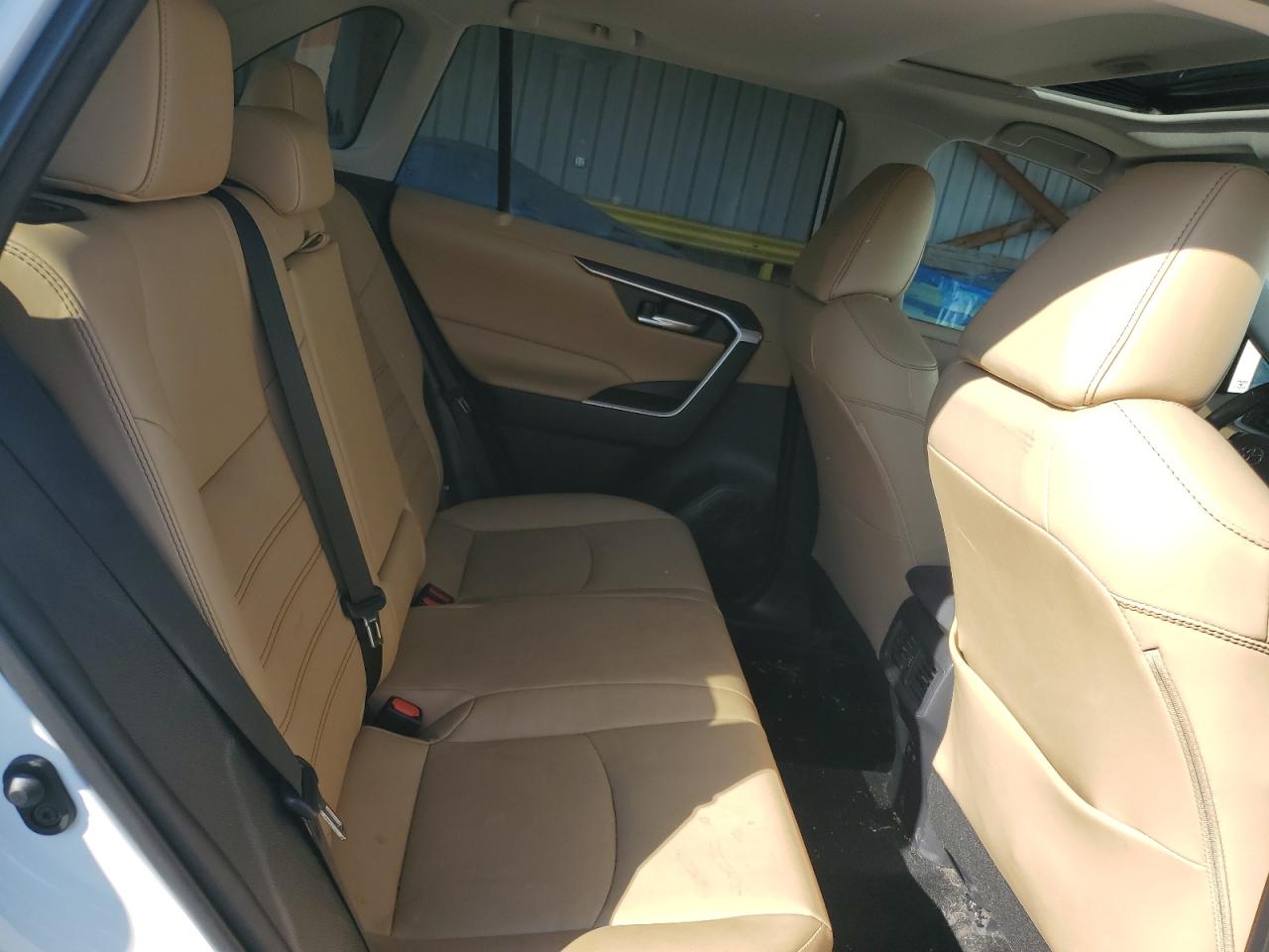 TOYOTA RAV4 XLE PREMIUM