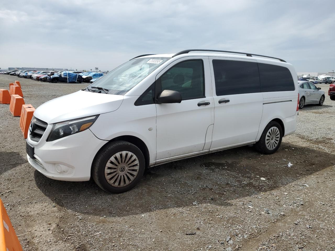 MERCEDES-BENZ METRIS