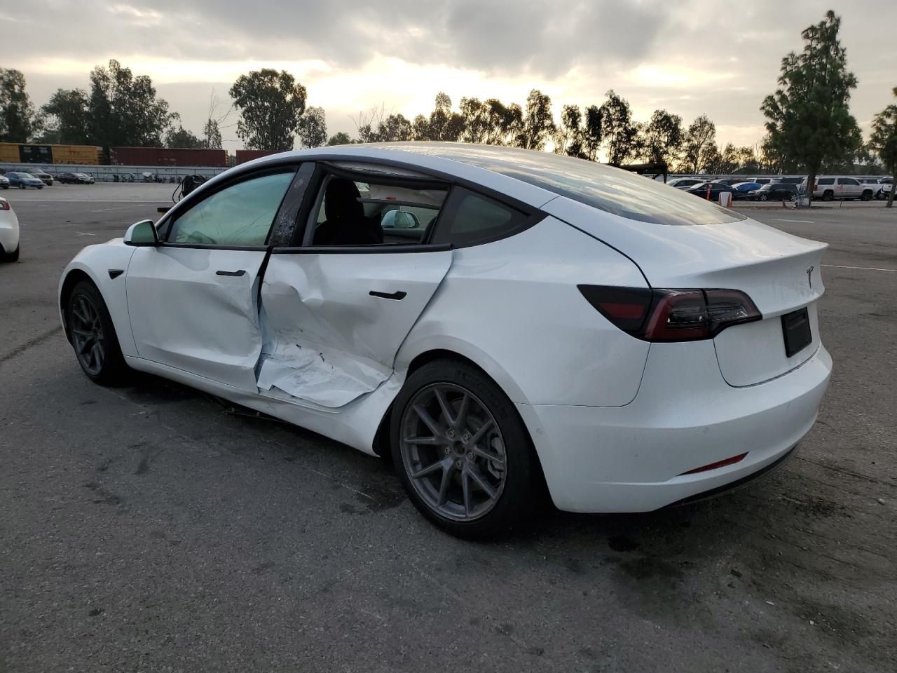 TESLA MODEL 3