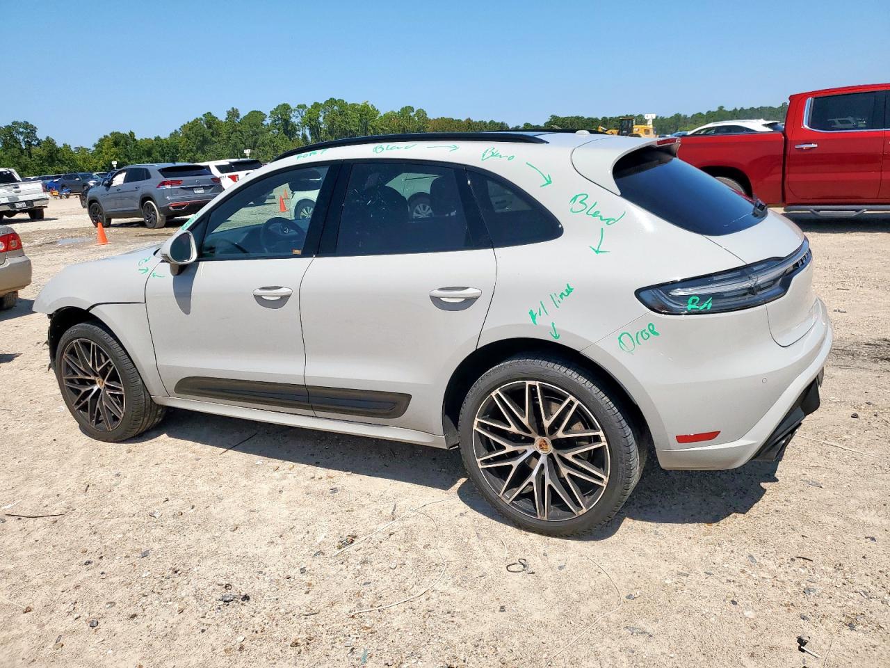 PORSCHE MACAN BASE
