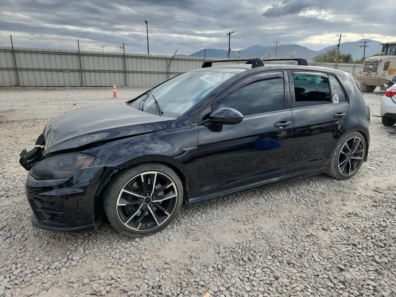 VOLKSWAGEN GOLF R