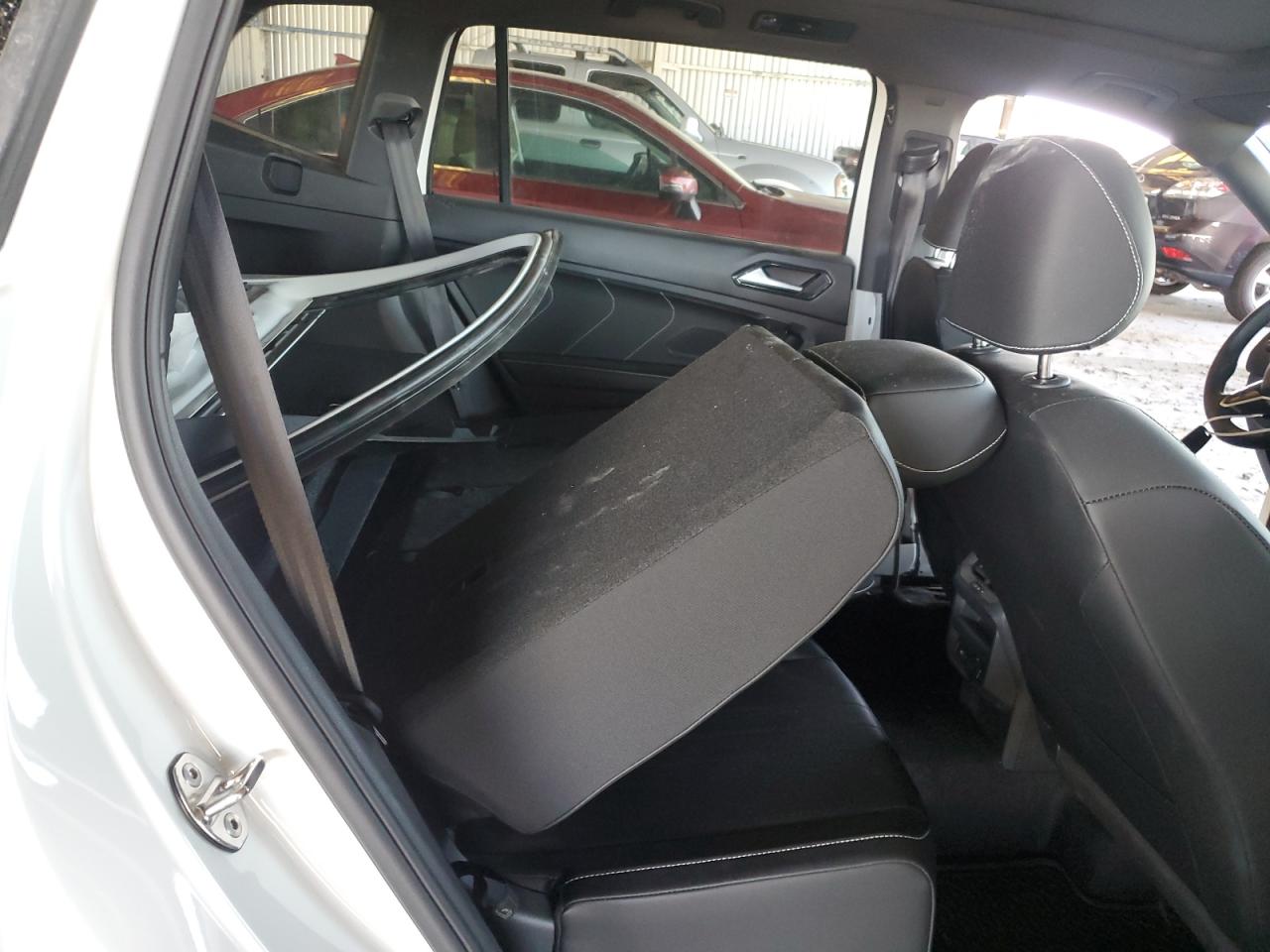 VOLKSWAGEN TIGUAN SE R-LINE BLACK