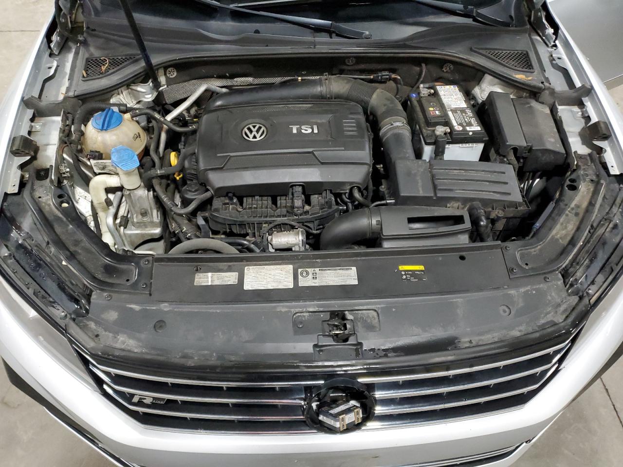 VOLKSWAGEN PASSAT R-LINE