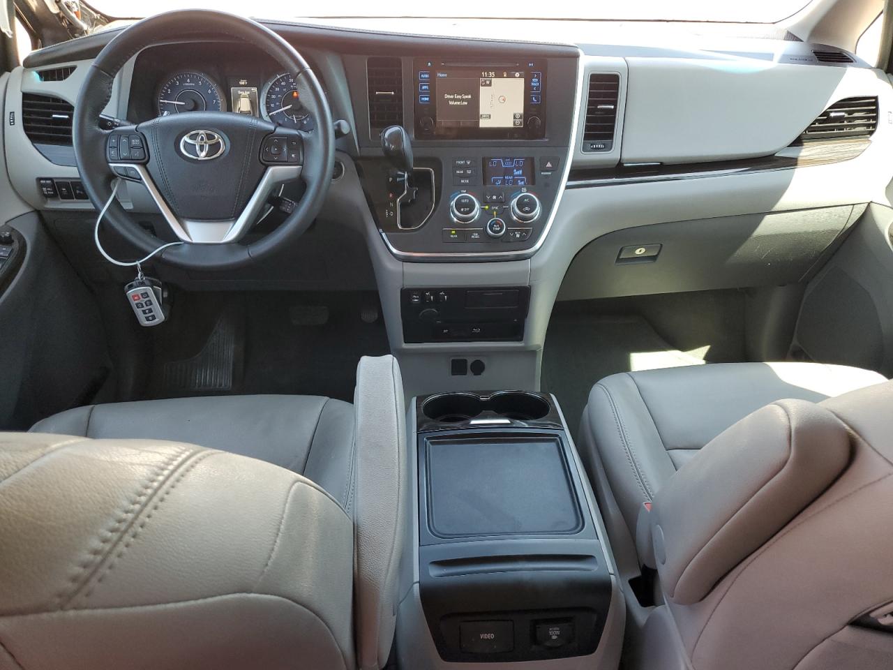 TOYOTA SIENNA XLE