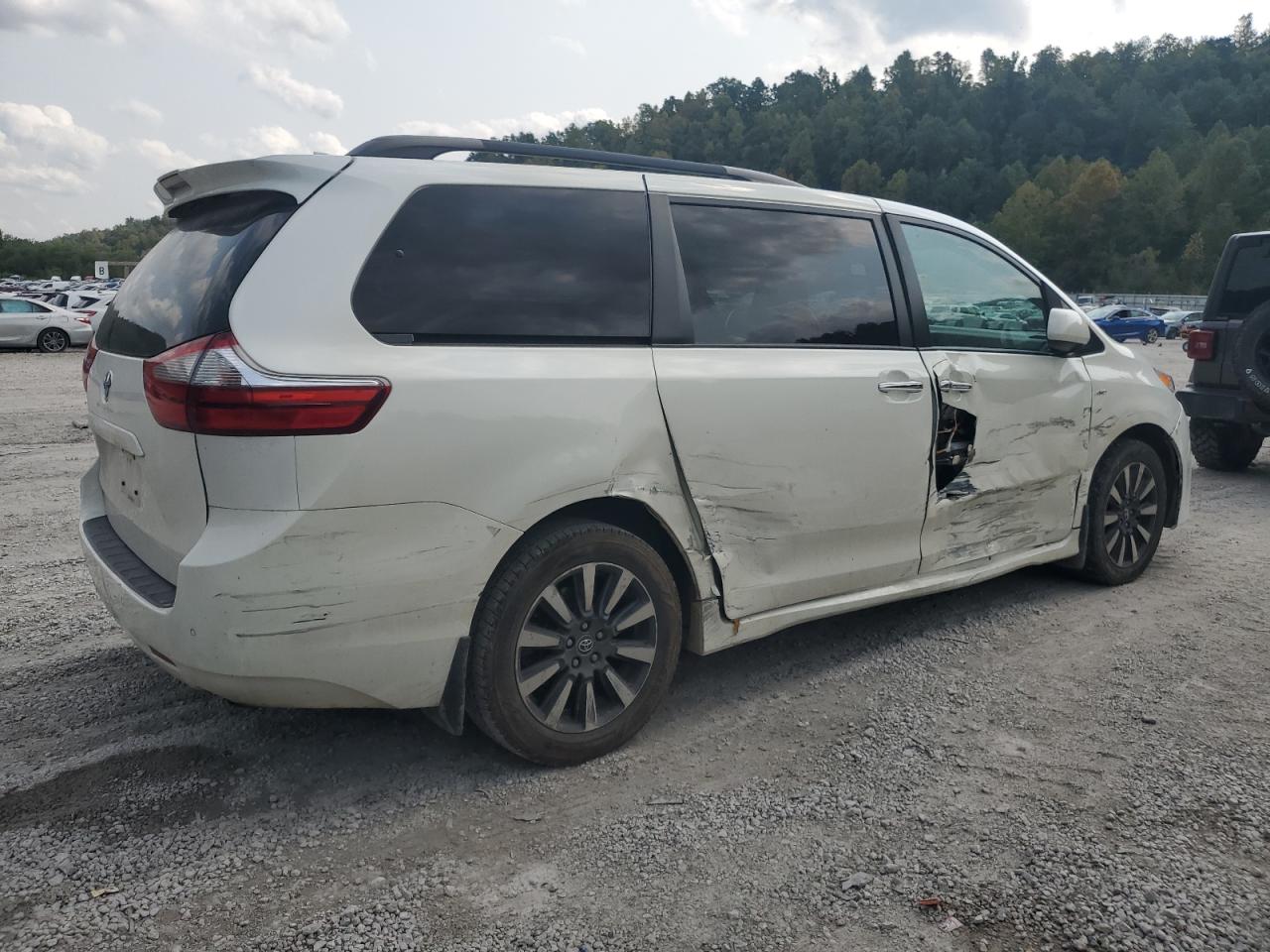 TOYOTA SIENNA XLE